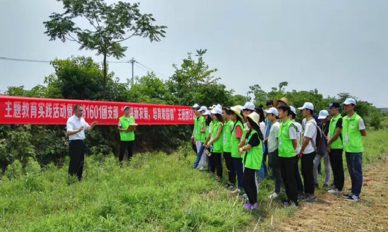 1498442009132654.jpg 李书记在网络1601班团日活动上为同学们讲话_meitu_2.jpg