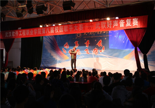 选手们的激情演唱