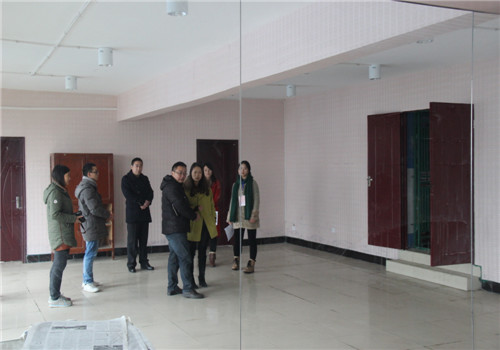 参观师生活动室