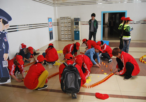 机械学院代表队多米诺骨牌