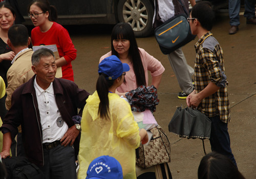 终于到了学校，可以松口气了。